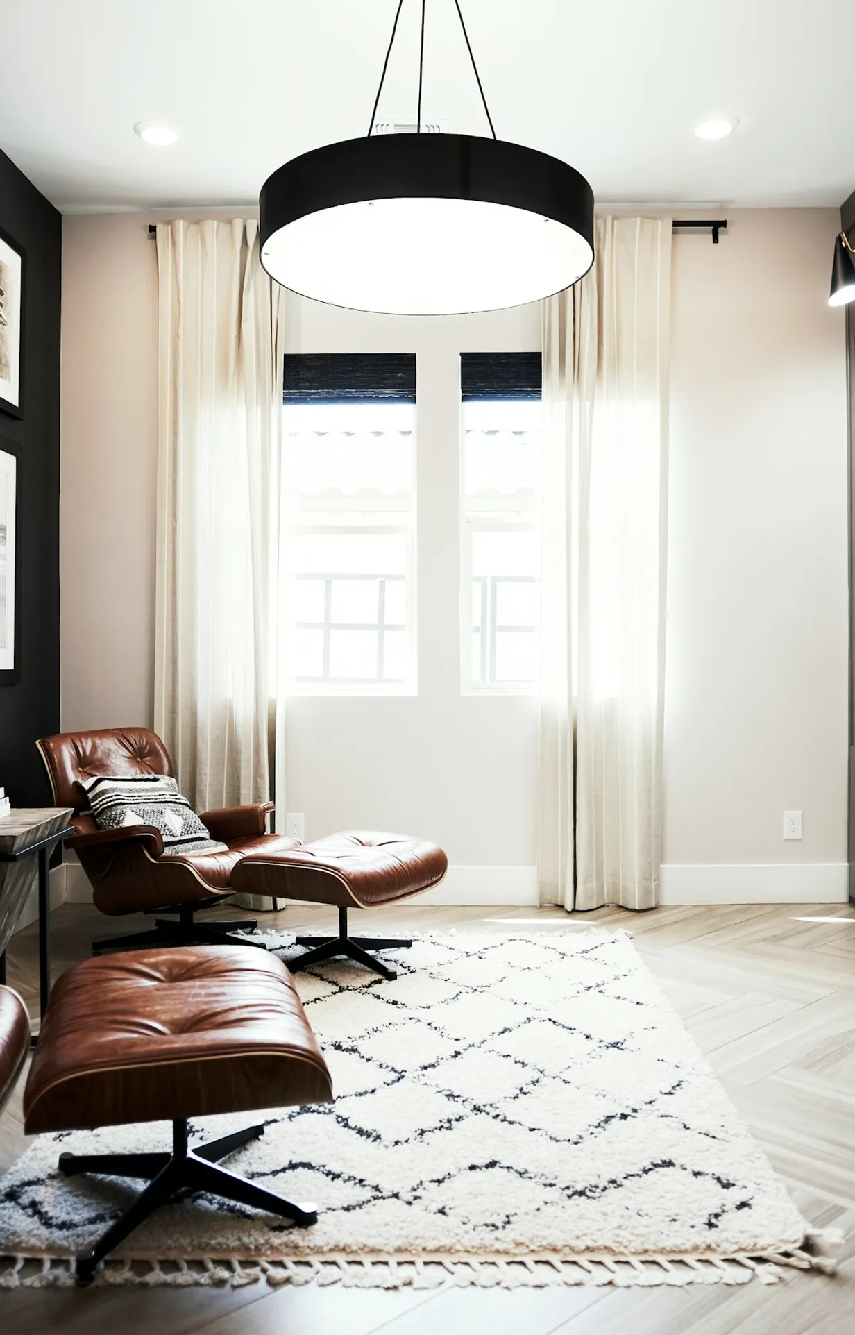 The Fusion of Technology and Luxury in Modern Office DecorIllustration